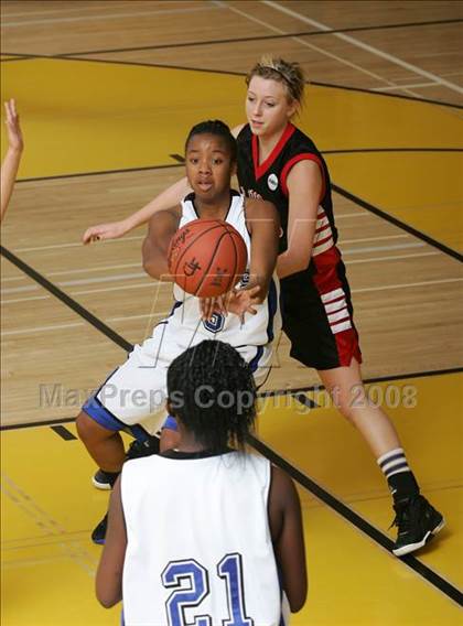 Thumbnail 3 in Canyon Crest Academy vs. San Diego (So Cal Holiday Classic) photogallery.