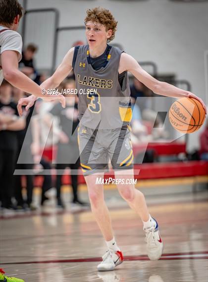 Thumbnail 3 in Bonneville vs Cedar Valley (UHSAA 5A Round 1) photogallery.
