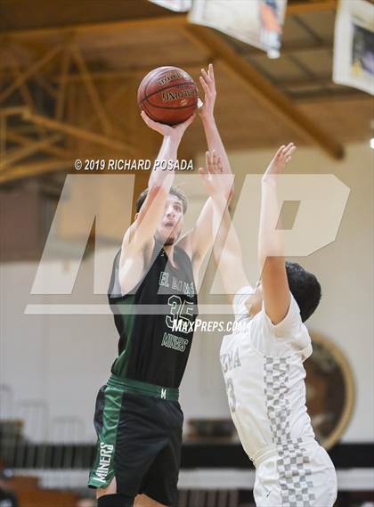 Thumbnail 2 in El Diamante vs. Dinuba (Polly Wilhelmsen Invitational) photogallery.