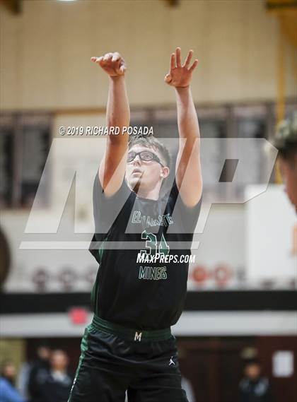 Thumbnail 3 in El Diamante vs. Dinuba (Polly Wilhelmsen Invitational) photogallery.