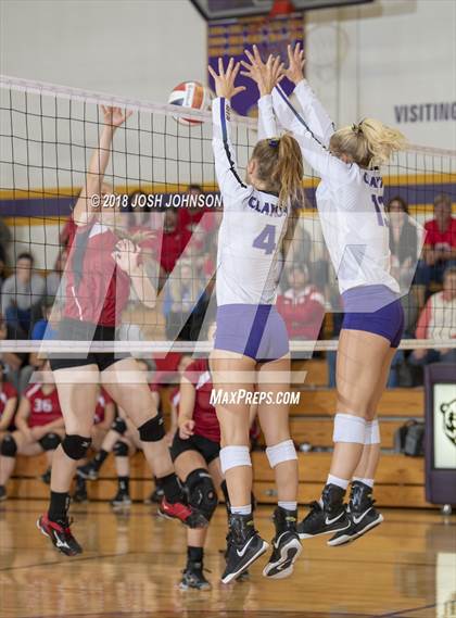 Thumbnail 1 in Clayton vs. Elmwood (WIAA D4 Regional Semifinal) photogallery.