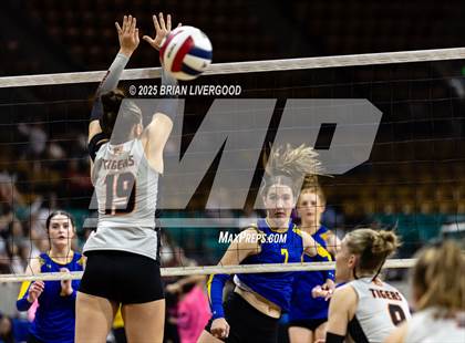 Thumbnail 1 in Simla vs. Wiggins (CHSAA 2A Semifinal) photogallery.