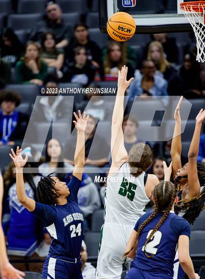 Thumbnail 1 in Los Osos vs.Colfax (CIF State D3 Final) photogallery.