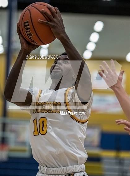 Thumbnail 3 in Alamogordo vs. Valencia ( Capital City Tournament ) photogallery.