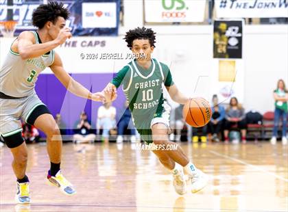 Thumbnail 2 in Myers Park vs Christ School (John Wall Holiday Invitational) photogallery.