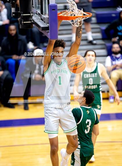 Thumbnail 1 in Myers Park vs Christ School (John Wall Holiday Invitational) photogallery.