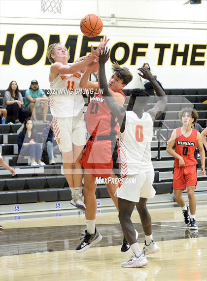 Thumbnail 2 in Mission Viejo vs. Woodbridge (Feast Week Tournament) photogallery.
