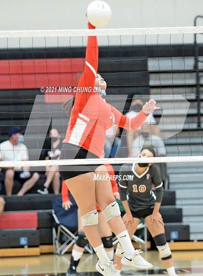 Thumbnail 2 in Villa Park vs. Fullerton (Tustin Tournament) photogallery.