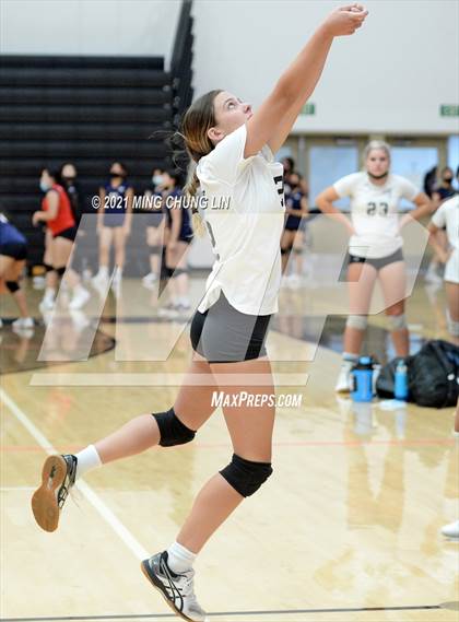 Thumbnail 2 in Villa Park vs. Fullerton (Tustin Tournament) photogallery.