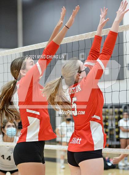 Thumbnail 2 in Villa Park vs. Fullerton (Tustin Tournament) photogallery.