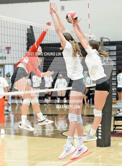Thumbnail 3 in Villa Park vs. Fullerton (Tustin Tournament) photogallery.