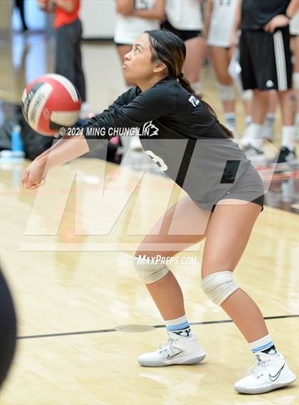 Thumbnail 3 in Villa Park vs. Fullerton (Tustin Tournament) photogallery.