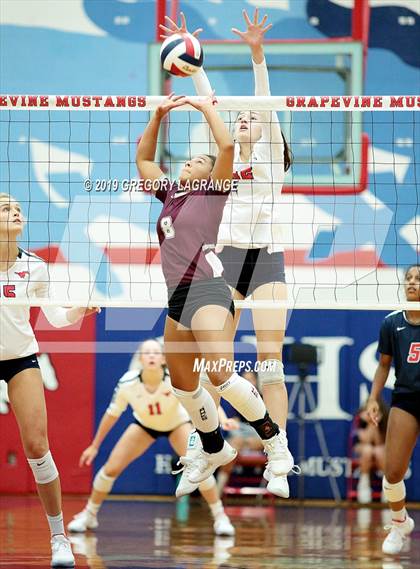 Thumbnail 1 in Red Oak vs Grapevine photogallery.