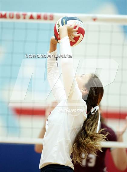 Thumbnail 1 in Red Oak vs Grapevine photogallery.