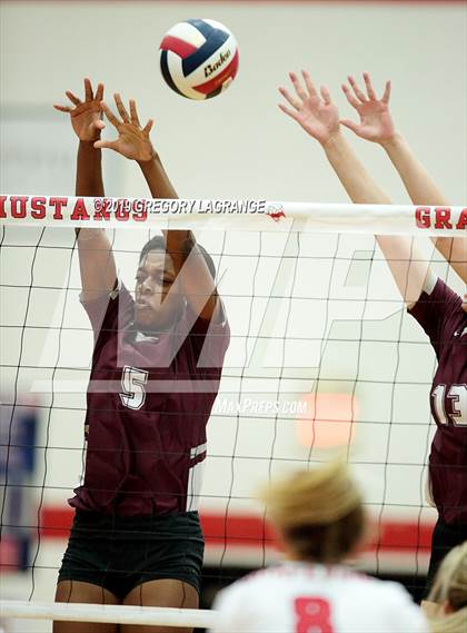 Thumbnail 3 in Red Oak vs Grapevine photogallery.