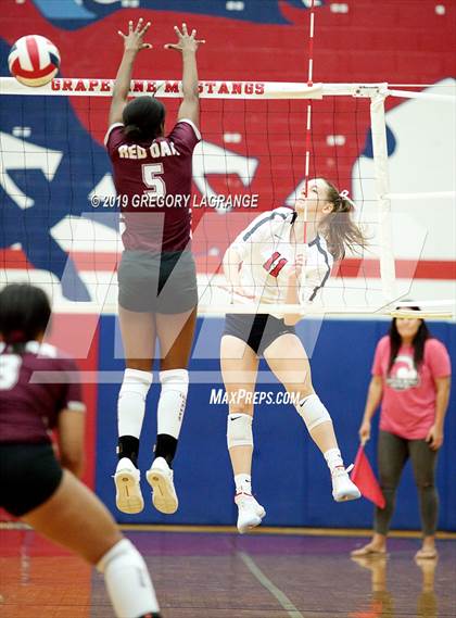Thumbnail 2 in Red Oak vs Grapevine photogallery.