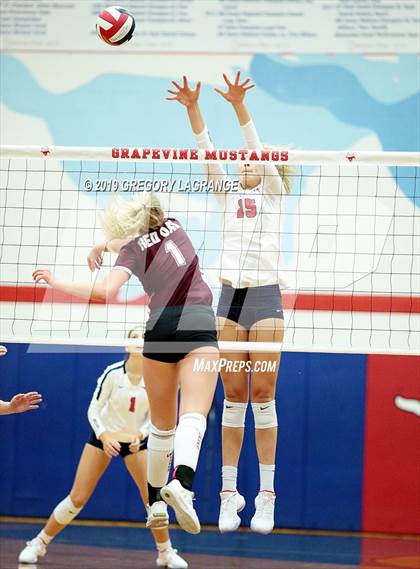 Thumbnail 2 in Red Oak vs Grapevine photogallery.