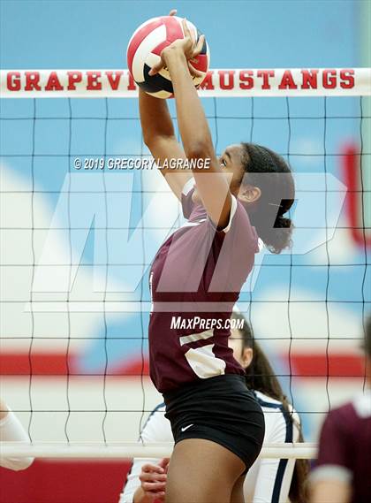 Thumbnail 3 in Red Oak vs Grapevine photogallery.