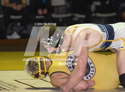 Thumbnail 2 in Battle For The Belt photogallery.