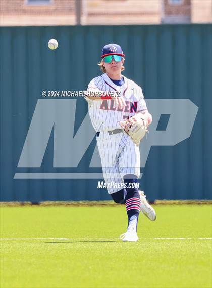 Thumbnail 2 in Marcus @ Allen photogallery.
