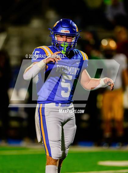 Thumbnail 2 in Gordo vs. Piedmont (AHSAA 3A Round 3) photogallery.