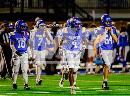 Thumbnail 3 in Gordo vs. Piedmont (AHSAA 3A Round 3) photogallery.