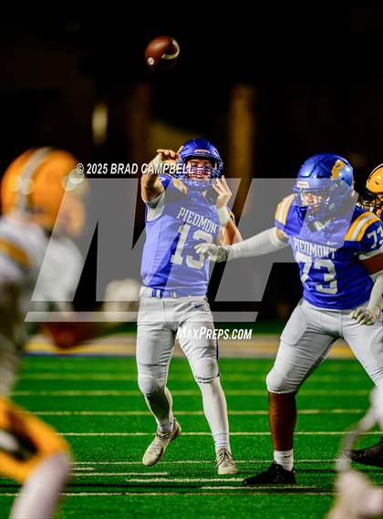 Thumbnail 3 in Gordo vs. Piedmont (AHSAA 3A Round 3) photogallery.