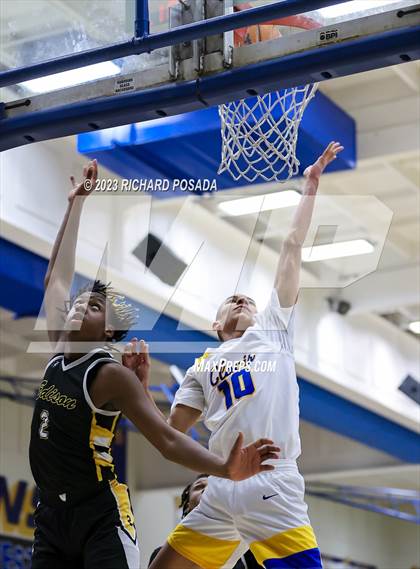 Thumbnail 3 in Edison vs. Clovis photogallery.