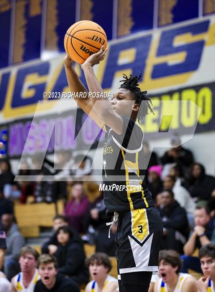 Thumbnail 3 in Edison vs. Clovis photogallery.