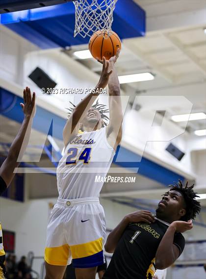 Thumbnail 1 in Edison vs. Clovis photogallery.