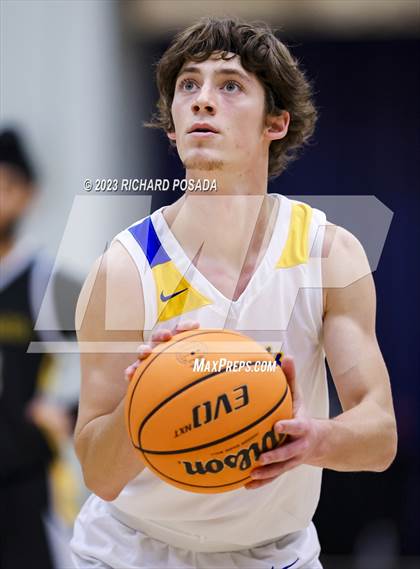 Thumbnail 3 in Edison vs. Clovis photogallery.
