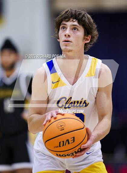 Thumbnail 2 in Edison vs. Clovis photogallery.