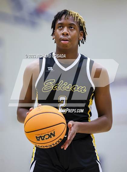 Thumbnail 1 in Edison vs. Clovis photogallery.