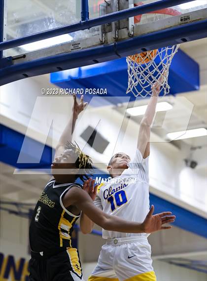 Thumbnail 2 in Edison vs. Clovis photogallery.