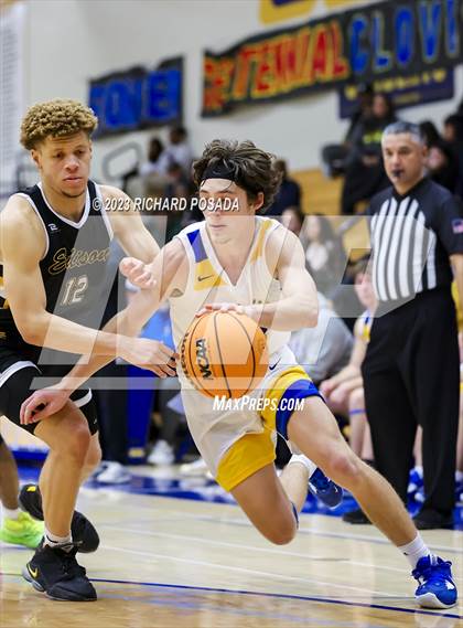 Thumbnail 2 in Edison vs. Clovis photogallery.