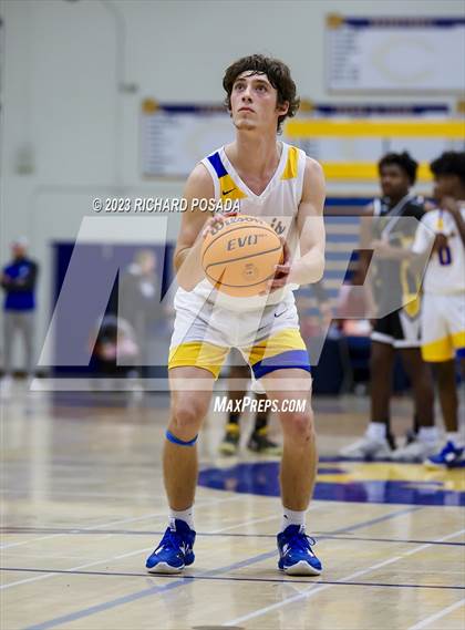 Thumbnail 3 in Edison vs. Clovis photogallery.