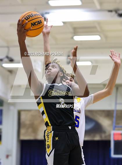 Thumbnail 2 in Edison vs. Clovis photogallery.