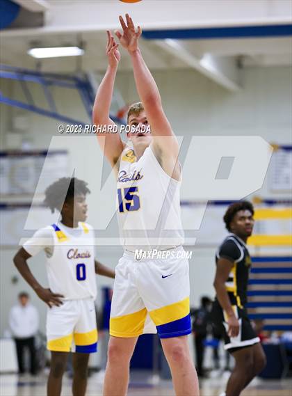 Thumbnail 1 in Edison vs. Clovis photogallery.