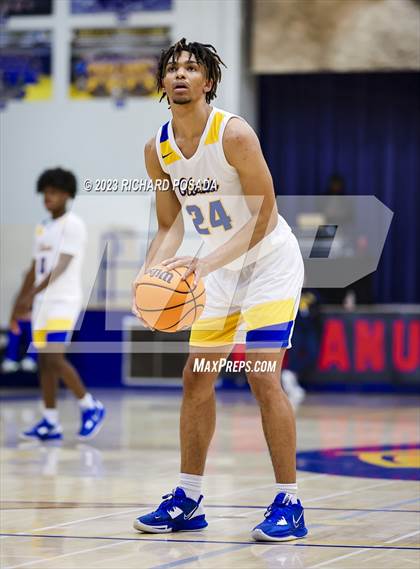 Thumbnail 2 in Edison vs. Clovis photogallery.