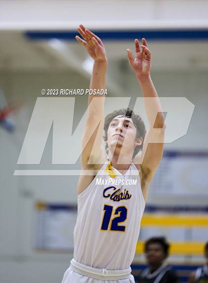 Thumbnail 2 in Edison vs. Clovis photogallery.