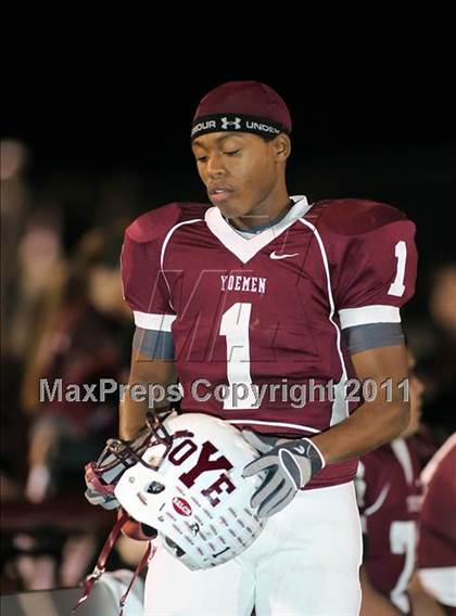 Thumbnail 1 in Cameron Yoe vs. Tatum (Class 2A Division 1 Quarterfinals) photogallery.