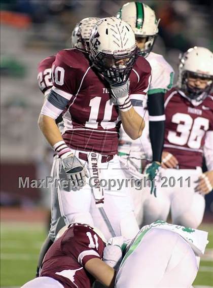 Thumbnail 1 in Cameron Yoe vs. Tatum (Class 2A Division 1 Quarterfinals) photogallery.