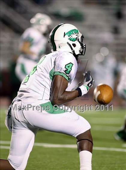 Thumbnail 3 in Cameron Yoe vs. Tatum (Class 2A Division 1 Quarterfinals) photogallery.