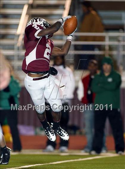 Thumbnail 1 in Cameron Yoe vs. Tatum (Class 2A Division 1 Quarterfinals) photogallery.