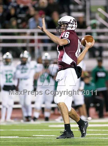 Thumbnail 2 in Cameron Yoe vs. Tatum (Class 2A Division 1 Quarterfinals) photogallery.