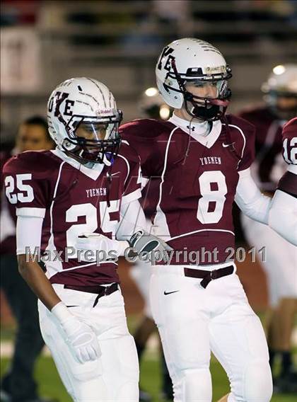 Thumbnail 2 in Cameron Yoe vs. Tatum (Class 2A Division 1 Quarterfinals) photogallery.