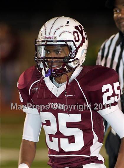 Thumbnail 2 in Cameron Yoe vs. Tatum (Class 2A Division 1 Quarterfinals) photogallery.