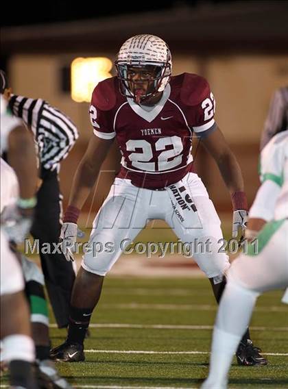 Thumbnail 3 in Cameron Yoe vs. Tatum (Class 2A Division 1 Quarterfinals) photogallery.