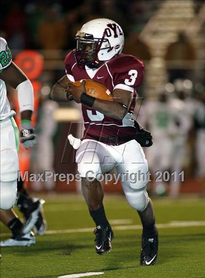 Thumbnail 2 in Cameron Yoe vs. Tatum (Class 2A Division 1 Quarterfinals) photogallery.