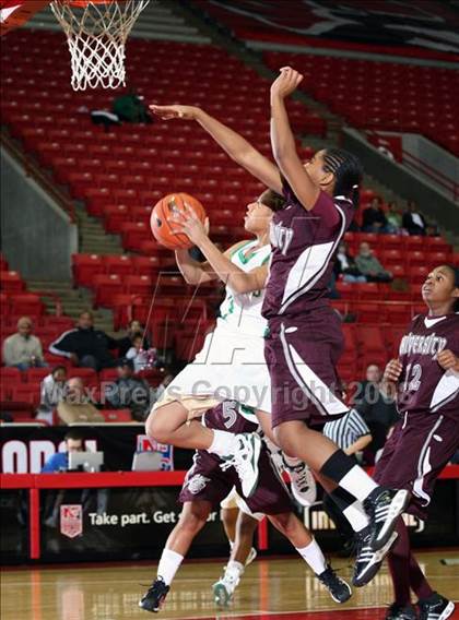 Thumbnail 3 in University vs. Washington (T-Mobile Invitational) photogallery.